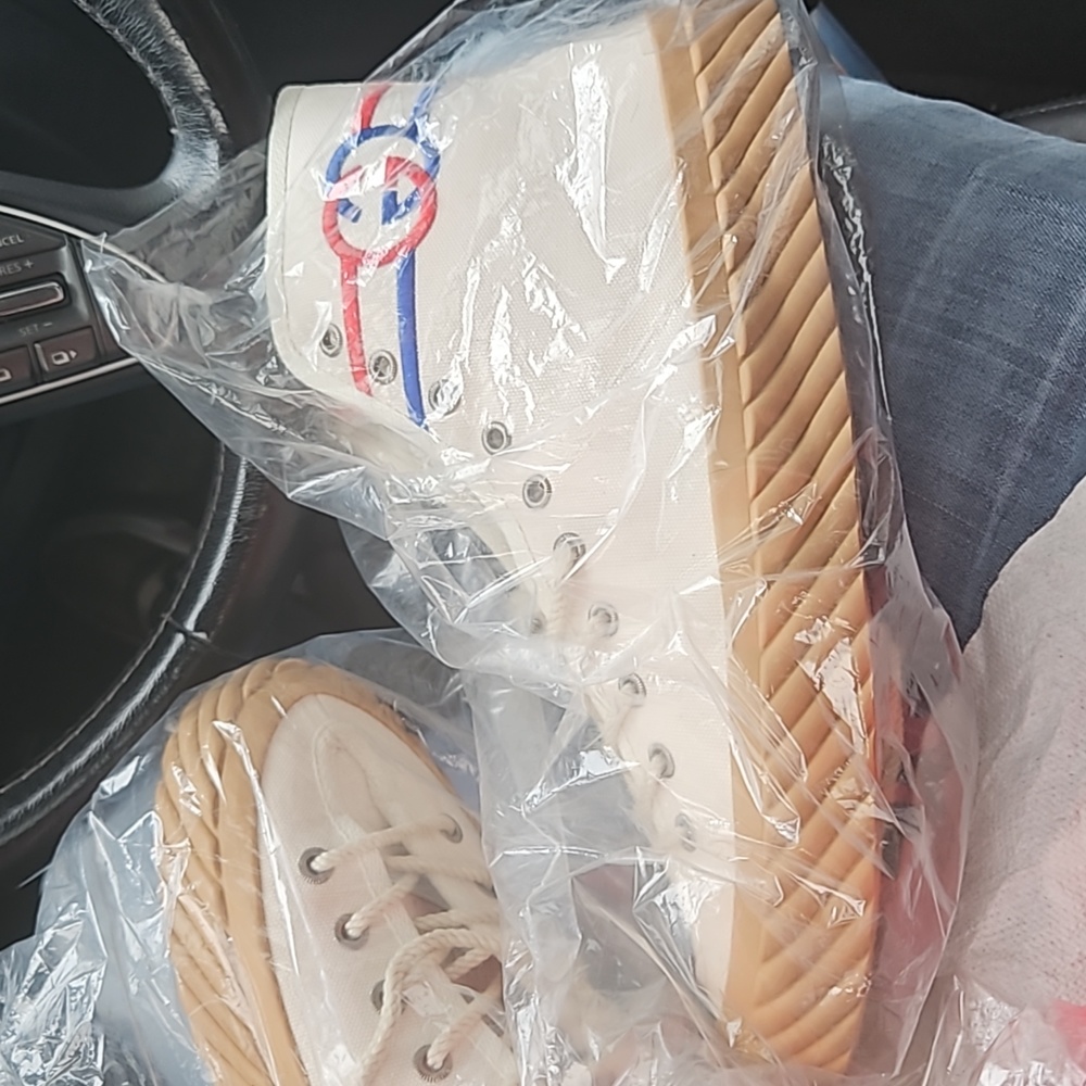 Gucci sneakers size 9 - Picture 3 of 8